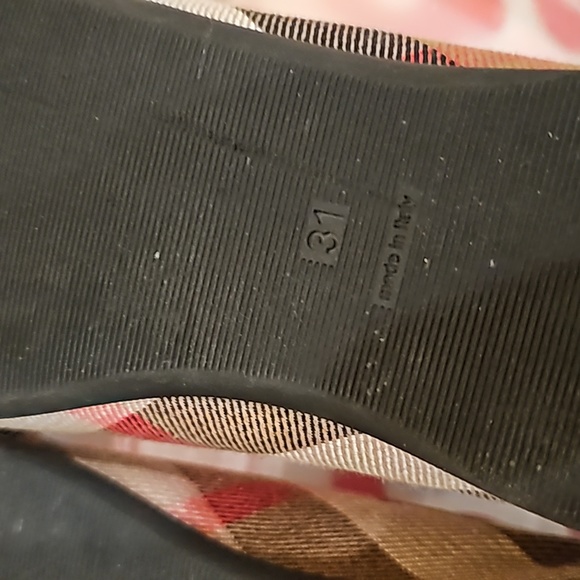 E Little Girls Burberry Ballet flats w/ 💛buckles size 31 Eu or 13 US w/ bag - Picture 11 of 14